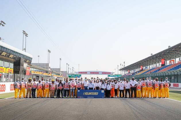 FIA Volunteers family picture with MASI Michael, FIA Race Director, and TODT Jean (fra), FIA President, during the Formula 1 Ooredoo Qatar Grand Prix 2021, 20th round of the 2021 FIA Formula One World Championship, WM, Weltmeisterschaft from November 19 to 21, 2021 on the Losail International Circuit, in Lusail, Qatar - F1 - QATAR GRAND PRIX 2021 - RACE DPPI Panoramic  20211121_GOODEN_FGO06449