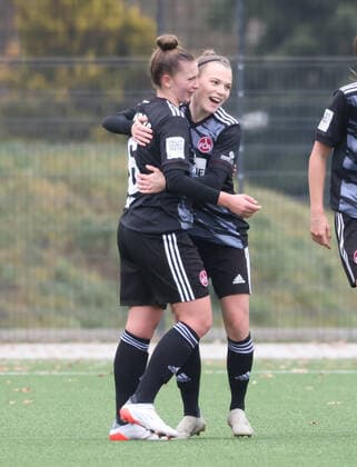 21 11 2021 Football Season 2021 2022 2 Women Football Bundesliga 10 Matchday 1 FC Nürnberg FCN Club RB Leipzig Sportfoto Zink DaMa Jubel Freude Torjubel nach Tor zum 2 0 Jessica May 6, 1 FC Nürnberg FCN Nastassja Lein 24, 1 FC Nürnberg FCN und Mannschaft jubelt rejoices Torschütze Nastassja Lein 24, 1 FC Nürnberg FCN