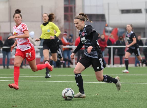 21 11 2021 Football Season 2021 2022 2 Women Football Bundesliga 10 Matchday 1 FC Nürnberg FCN Club RB Leipzig Sportfoto Zink DaMa Yvonne Weilharter 24, RB Leipzig RBL Women Nastassja Lein 24, 1 FC Nürnberg FCN