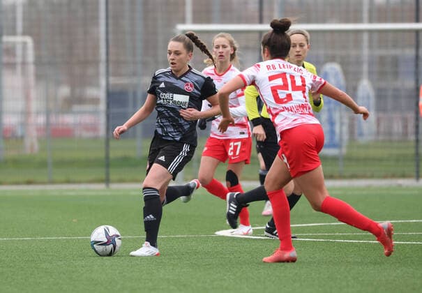 21 11 2021 Football Season 2021 2022 2 Women Football Bundesliga 10 Matchday 1 FC Nürnberg FCN Club RB Leipzig Sportfoto Zink DaMa Luisa Richert 10, 1 FC Nürnberg FCN Yvonne Weilharter 24, RB Leipzig RBL Frauen