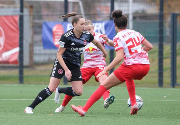 21 11 2021 Football Season 2021 2022 2 Women Football Bundesliga 10 Matchday 1 FC Nürnberg FCN Club RB Leipzig Sportfoto Zink DaMa Luisa Richert 10, 1 FC Nürnberg FCN Vanessa Fudalla 21, RB Leipzig RBL Women Yvonne Weilharter 24, RB Leipzig RBL Women