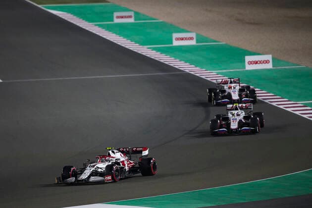 99 GIOVINAZZI Antonio (ita), Alfa Romeo Racing ORLEN C41, action during the Formula 1 Ooredoo Qatar Grand Prix 2021, 20th round of the 2021 FIA Formula One World Championship, WM, Weltmeisterschaft from November 19 to 21, 2021 on the Losail International Circuit, in Lusail, Qatar - F1 - QATAR GRAND PRIX 2021 - RACE DPPI Panoramic  00121042_FG0D7923.JPG_