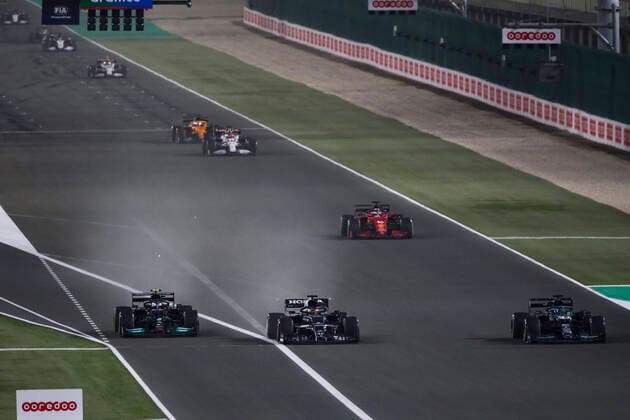 77 BOTTAS Valtteri (fin), Mercedes AMG F1 GP W12 E Performance, 22 TSUNODA Yuki (jap), Scuderia AlphaTauri Honda AT02, 18 STROLL Lance (can), Aston Martin F1 AMR21, action during the Formula 1 Ooredoo Qatar Grand Prix 2021, 20th round of the 2021 FIA Formula One World Championship, WM, Weltmeisterschaft from November 19 to 21, 2021 on the Losail International Circuit, in Lusail, Qatar - F1 - QATAR GRAND PRIX 2021 - RACE DPPI Panoramic  00121042_FG0D8208.JPG_