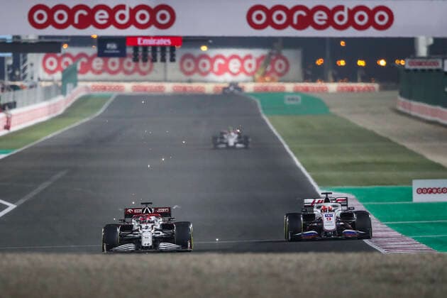 07 RAIKKONEN Kimi (fin), Alfa Romeo Racing ORLEN C41, action during the Formula 1 Ooredoo Qatar Grand Prix 2021, 20th round of the 2021 FIA Formula One World Championship, WM, Weltmeisterschaft from November 19 to 21, 2021 on the Losail International Circuit, in Lusail, Qatar - F1 - QATAR GRAND PRIX 2021 - RACE DPPI Panoramic  00121042_FG0D8376.JPG_