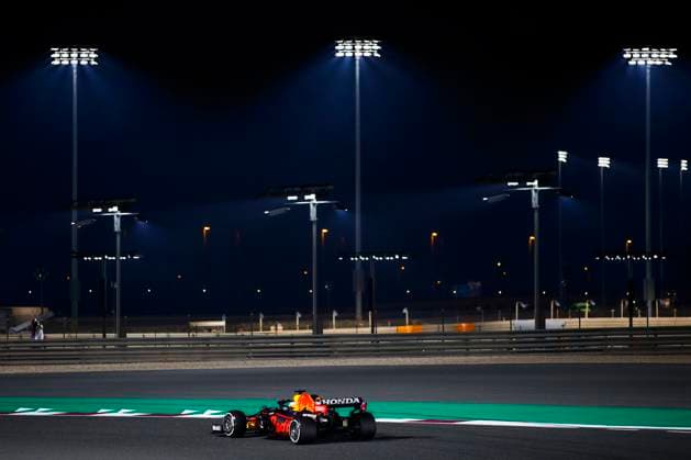33 VERSTAPPEN Max (nld), Red Bull Racing Honda RB16B, action during the Formula 1 Ooredoo Qatar Grand Prix 2021, 20th round of the 2021 FIA Formula One World Championship, WM, Weltmeisterschaft from November 19 to 21, 2021 on the Losail International Circuit, in Lusail, Qatar - F1 - QATAR GRAND PRIX 2021 - RACE DPPI Panoramic  00121042__B3_3966.JPG_