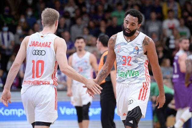 disappointed, frustrated, emotion Darrun Hilliard FC Bayern Muenchen R , Ognjen Jaramaz NR 10 , Basketball, Bundesliga, BBL, BG Goettingen FC Bayern Muenchen, 21 11 2021, BG Goettingen FC Bayern Muenchen, Basketball, Bundesliga, GER, BBL, 21 11 2021 Goettingen Copyright: xEibner-Pressefotox-xRolandxSippelx