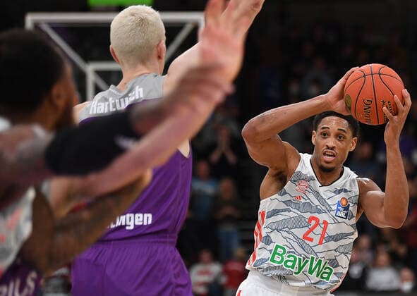 BG Göttingen FC Bayern Munich 21 11 2021, Basketball Bundesliga, 2021 2022 season, Matchday 8, BG Göttingen FC Bayern Munichs Augustine Rubit throws the ball Göttingen Lower Saxony Germany.