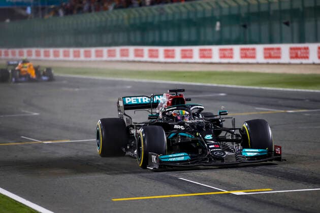 44 HAMILTON Lewis (gbr), Mercedes AMG F1 GP W12 E Performance, action during the Formula 1 Ooredoo Qatar Grand Prix 2021, 20th round of the 2021 FIA Formula One World Championship, WM, Weltmeisterschaft from November 19 to 21, 2021 on the Losail International Circuit, in Lusail, Qatar - F1 - QATAR GRAND PRIX 2021 - RACE DPPI Panoramic  00121042__B2_4885.JPG_