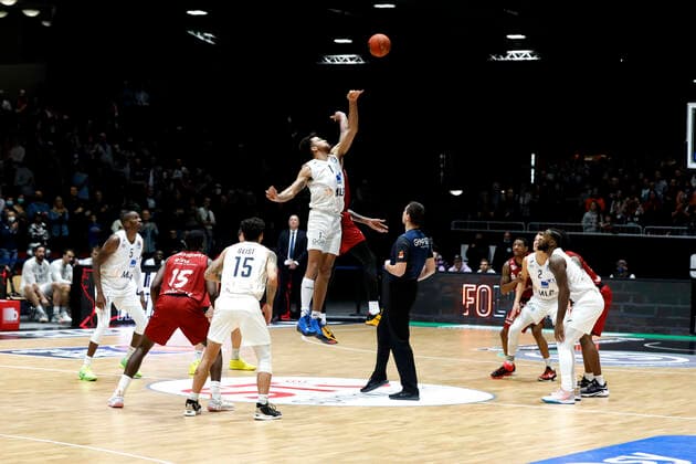21 11 2021, easyCredit Basketball Bundesliga, BBL, 2021 2022 season, mens, Chemnitz Niners MLP Academics Heidelberg Tippoff, Jordan Geist, MLP Academics Heidelberg, Darion Atkins, Niners Chemnitz Chemnitz Fair Chemnitz Saxony Germany