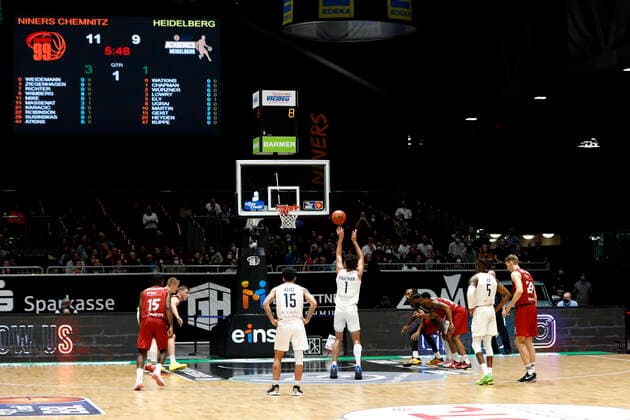 21 11 2021, easyCredit Basketball Bundesliga, BBL, 2021 2022 season, men, Chemnitz Niners MLP Academics Heidelberg Brendan Gregori, Niners Chemnitz shooting free throws Chemnitz Fair Chemnitz Saxony Germany