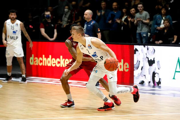 21 11 2021, easyCredit Basketball Bundesliga, BBL, 2021 2022 season, mens, Chemnitz Niners MLP Academics Heidelberg Niklas Würzner, MLP Academics Heidelberg Chemnitz Messe Chemnitz Sachsen Germany