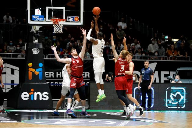21 11 2021, easyCredit Basketball Bundesliga, BBL, 2021 2022 season, mens, Chemnitz Niners MLP Academics Heidelberg Shyron Ely, MLP Academics Heidelberg, Malte Ziegenhagen, Niners Chemnitz Chemnitz Fair Chemnitz Saxony Germany