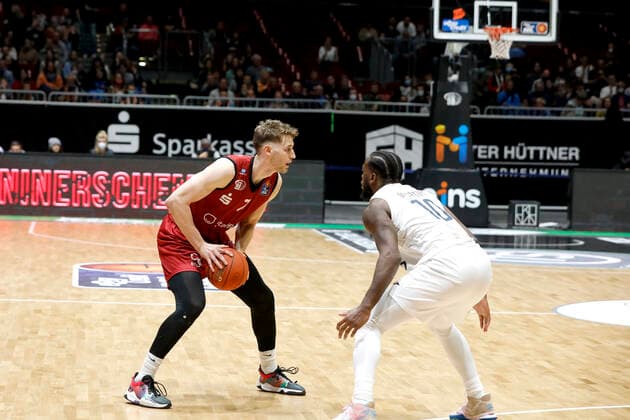21 11 2021, easyCredit Basketball Bundesliga, BBL, 2021 2022 season, men, Chemnitz Niners MLP Academics Heidelberg Jonas Richter, Niners Chemnitz, Kelvin Martin, MLP Academics Heidelberg Chemnitz Messe Chemnitz Sachsen Germany