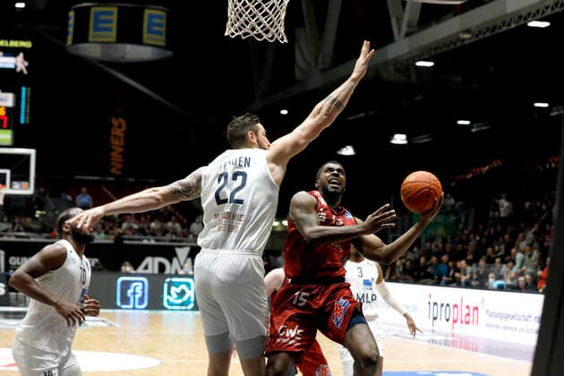 21 11 2021, easyCredit Basketball Bundesliga, BBL, 2021 2022 season, men, Chemnitz Niners MLP Academics Heidelberg Frantz Massenat, Niners Chemnitz, Phillipp Heyden, MLP Academics Heidelberg Chemnitz Fair Chemnitz Saxony Germany