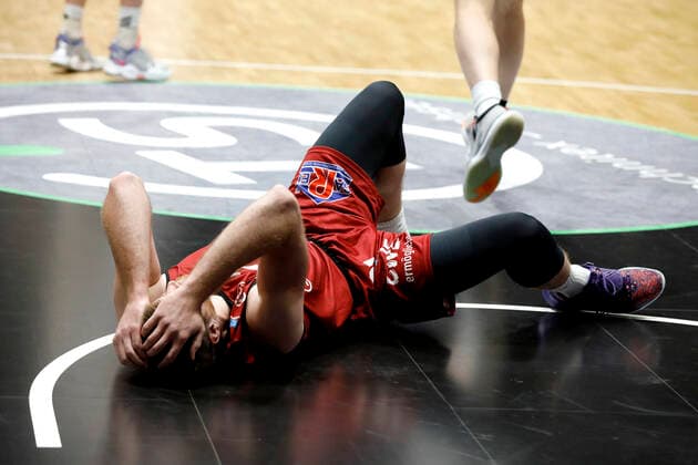 21 11 2021, easyCredit Basketball Bundesliga, BBL, 2021 2022 season, men, Chemnitz Niners MLP Academics Heidelberg Ivan KaraÄiÄ‡, Niners Chemnitz injured on floor Chemnitz Messe Chemnitz Sachsen Germany