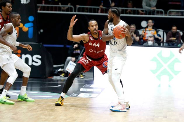 21 11 2021, easyCredit Basketball Bundesliga, BBL, 2021 2022 season, mens, Chemnitz Niners MLP Academics Heidelberg Kelvin Martin, MLP Academics Heidelberg, Darion Atkins, Niners Chemnitz Chemnitz Fair Chemnitz Saxony Germany