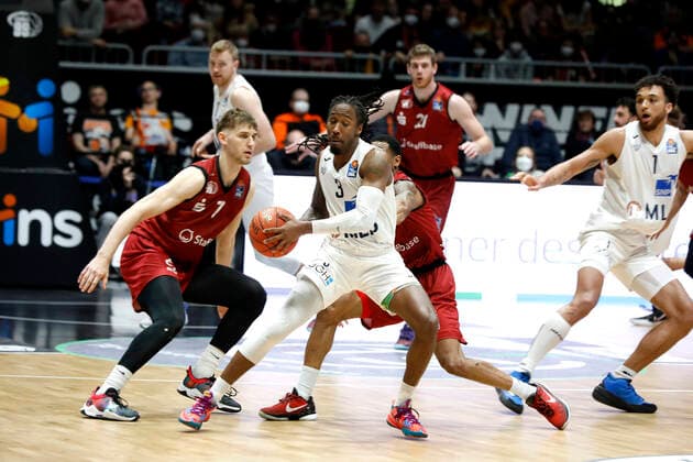 21 11 2021, easyCredit Basketball Bundesliga, BBL, 2021 2022 season, men, Chemnitz Niners MLP Academics Heidelberg Robert Lowery, MLP Academics Heidelberg Chemnitz Fair Chemnitz Saxony Germany
