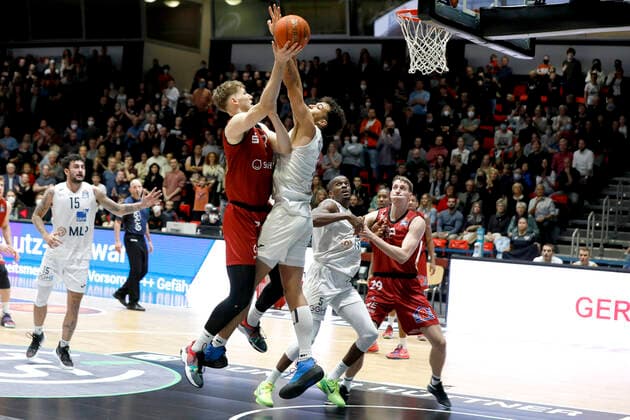 21 11 2021, easyCredit Basketball Bundesliga, BBL, 2021 2022 season, men, Chemnitz Niners MLP Academics Heidelberg Jonas Richter, Niners Chemnitz, Brekkott Chapman, MLP Academics Heidelberg Chemnitz Fair Chemnitz Saxony Germany