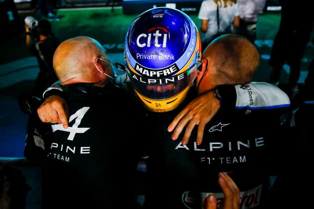 Sport Bilder des Tages ALONSO Fernando (spa), Alpine F1 A521, portrait during the Formula 1 Ooredoo Qatar Grand Prix 2021, 20th round of the 2021 FIA Formula One World Championship, WM, Weltmeisterschaft from November 19 to 21, 2021 on the Losail International Circuit, in Lusail, Qatar - F1 - QATAR GRAND PRIX 2021 - RACE DPPI Panoramic  00121042__B3_4076.JPG_