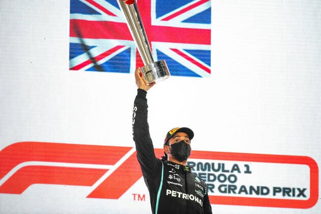 HAMILTON Lewis (gbr), Mercedes AMG F1 GP W12 E Performance, portrait celebrating victory on the podium during the Formula 1 Ooredoo Qatar Grand Prix 2021, 20th round of the 2021 FIA Formula One World Championship, WM, Weltmeisterschaft from November 19 to 21, 2021 on the Losail International Circuit, in Lusail, Qatar - F1 - QATAR GRAND PRIX 2021 - RACE DPPI Panoramic  20211121_GOODEN_FG0D8662
