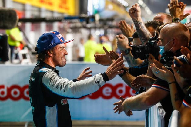 ALONSO Fernando (spa), Alpine F1 A521, portrait celebrating his podium during the Formula 1 Ooredoo Qatar Grand Prix 2021, 20th round of the 2021 FIA Formula One World Championship, WM, Weltmeisterschaft from November 19 to 21, 2021 on the Losail International Circuit, in Lusail, Qatar - F1 - QATAR GRAND PRIX 2021 - RACE DPPI Panoramic  00121042__B2_5024