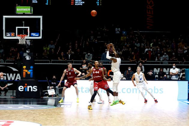 21 11 2021, easyCredit Basketball Bundesliga, BBL, 2021 2022 season, men, Chemnitz Niners MLP Academics Heidelberg Shyron Ely, MLP Academics Heidelberg Chemnitz Messe Chemnitz Sachsen Germany