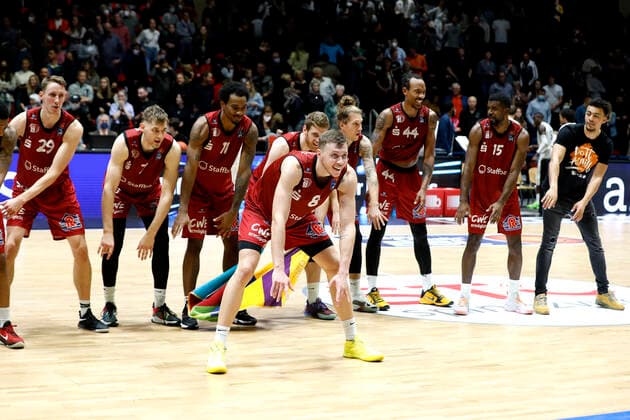 21 11 2021, easyCredit Basketball Bundesliga, BBL, 2021 2022 season, men, Chemnitz Niners MLP Academics Heidelberg Niners cheering, Jan Niklas Wimberg, Niners Chemnitz Chemnitz Fair Chemnitz Saxony Germany
