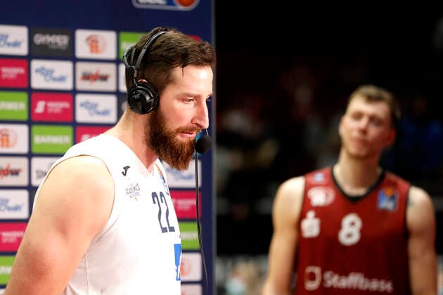 21 11 2021, easyCredit Basketball Bundesliga, BBL, 2021 2022 season, men, Chemnitz Niners MLP Academics Heidelberg Phillipp Heyden, MLP Academics Heidelberg interviewing Chemnitz Messe Chemnitz Sachsen Germany