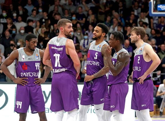 GSD zje123 easy credit basketball BBL season 2020 21 BG Göttingen FC Bayern Munich Göttingens v l Kamar Baldwin, Haper Kamp, Jeff Robertson, Zack Bryant Jake Toolson.