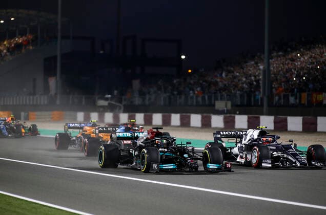 Start, 44 Lewis Hamilton GBR, Mercedes AMG Petronas F1 Team , 10 Pierre Gasly FRA, Scuderia AlphaTauri Honda , 14 Fernando Alonso ESP, Alpine F1 Team , F1 Grand Prix of Qatar at Losail International Circuit on November 21, 2021 in Doha, Qatar Photo by HOCH ZWEI Doha Qatar