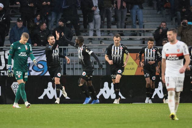 Angers Thomas MANGANI but penalty FOOTBALL : ANGERS SCO - FC LORIENT (Ligue 1 UberEats - J14) 21 11 2021 a Angers. FOOTBALL : Angers SCO vs FC Lorient - Ligue1 uber eats - 21 11 2021 JeremiasGonzalez Panoramic 