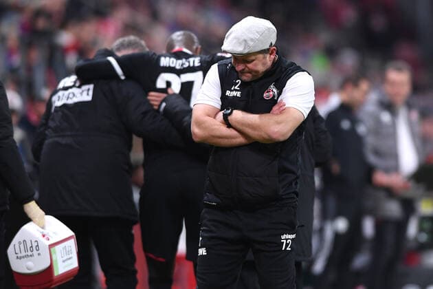 Sport Themen der Woche KW46 Sport Bilder des Tages Fußball 1. Bundesliga 12. Spieltag 1. FSV Mainz 05 - 1. FC Köln am 21.11.2021 in der MEWA Arena in Mainz Anthony Modeste ( Köln ) verletzt Verletzung, hinten - Steffen Baumgart ( Trainer Cheftrainer Köln ), vorne enttäuscht DFL regulations prohibit any use of photographs as image sequences and or quasi-video. *** Football 1 Bundesliga 12 Matchday 1 FSV Mainz 05 1 FC Cologne on 21 11 2021 at MEWA Arena in Mainz Anthony Modeste Cologne injured injury, back Steffen Baumgart coach head coach Cologne , front disappointed DFL regulations prohibit any use of photographs as image sequences and or quasi video xHDx