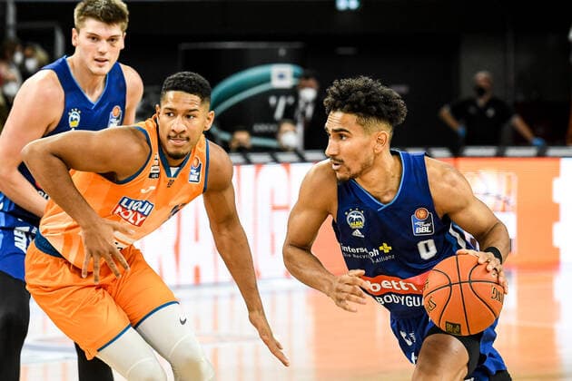 GER, BBL, ratiopharm ulm vs ALBA Berlin 21 11 2021, ratiopharm arena, New Ulm, GER, BBL, ratiopharm ulm vs ALBA Berlin, pictured Karim Jallow Ulm, 35 , Maodo Lo Berlin, 0 nordphotoxGmbHx xHafner nph00200