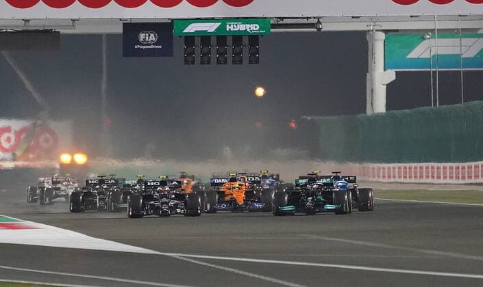 Formula 1 Ooredoo Qatar Grand Prix 2021 21 11 2021, Losail International Circuit, Doha, Formula 1 Ooredoo Qatar Grand Prix 2021 ,in picture race start Lewis Hamilton GBR , Mercedes AMG Petronas Formula One Team, Pierre Gasly FRA , Scuderia AlphaTauri Honda, Fernando Alonso ESP , Alpine F1 Team, Max Verstappen NEL , Red Bull Racing Honda, Carlos Sainz Jr ESP , Scuderia Ferrari Mission Winnow. nordphotoxGmbHx xBratic nph00250