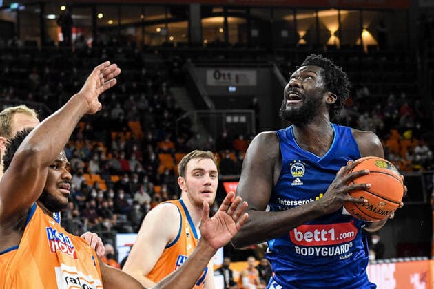 GER, BBL, ratiopharm ulm vs ALBA Berlin 21 11 2021, ratiopharm arena, Neu Ulm, GER, BBL, ratiopharm ulm vs ALBA Berlin, pictured Cristiano Felicio Ulm, 1 , Philipp Herkenhoff Ulm, 14 , Jean Marc Christ Koumadje Berlin, 21 nordphotoxGmbHx xHafner nph00200