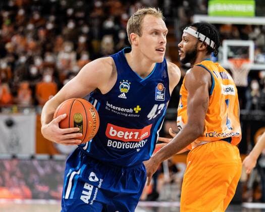 Luke Sikma Alba Berlin, 43 GER, Ratiopharm Ulm vs Alba Berlin, easycredit 1 Bundesliga Basketball, 08 matchday, season 2021 22, 21 11 2021 Ratiopharm Ulm vs Alba Berlin, 1 Basketball Bundesliga New Ulm. Copyright: xEibner-Pressefoto RogerxBuerkex EP_EER