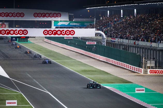 HAMILTON Lewis (gbr), Mercedes AMG F1 GP W12 E Performance, ALONSO Fernando (spa), Alpine F1 A521, action during the Formula 1 Ooredoo Qatar Grand Prix 2021, 20th round of the 2021 FIA Formula One World Championship, WM, Weltmeisterschaft from November 19 to 21, 2021 on the Losail International Circuit, in Lusail, Qatar - F1 - QATAR GRAND PRIX 2021 - RACE DPPI Panoramic  20211121_GOODEN_FG0D8012