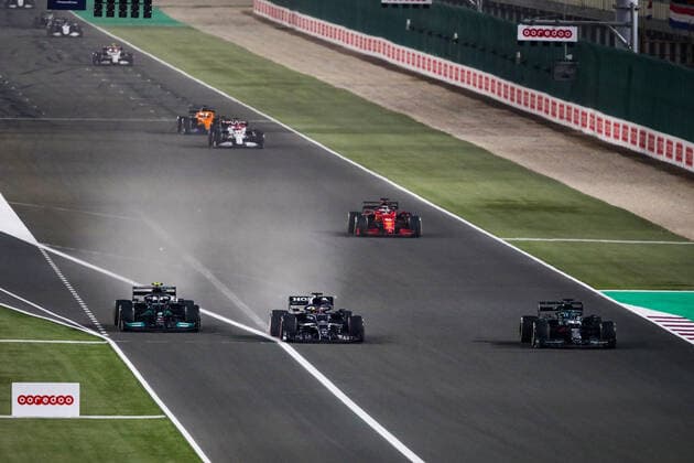 TSUNODA Yuki (jap), Scuderia AlphaTauri Honda AT02, 18 STROLL Lance (can), Aston Martin F1 AMR21, 77 BOTTAS Valtteri (fin), Mercedes AMG F1 GP W12 E Performance, action during the Formula 1 Ooredoo Qatar Grand Prix 2021, 20th round of the 2021 FIA Formula One World Championship, WM, Weltmeisterschaft from November 19 to 21, 2021 on the Losail International Circuit, in Lusail, Qatar - F1 - QATAR GRAND PRIX 2021 - RACE DPPI Panoramic  20211121_GOODEN_FG0D8208