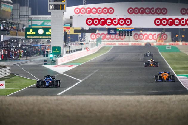 14 ALONSO Fernando (spa), Alpine F1 A521, 03 RICCIARDO Daniel (aus), McLaren MCL35M, action during the Formula 1 Ooredoo Qatar Grand Prix 2021, 20th round of the 2021 FIA Formula One World Championship, WM, Weltmeisterschaft from November 19 to 21, 2021 on the Losail International Circuit, in Lusail, Qatar - F1 - QATAR GRAND PRIX 2021 - RACE DPPI Panoramic 20211121_GOODEN_FG0D8390