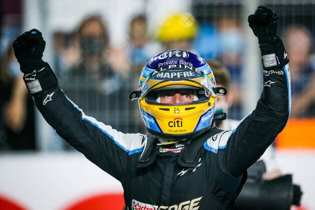 ALONSO Fernando (spa), Alpine F1 A521, portrait celebrating podium during the Formula 1 Ooredoo Qatar Grand Prix 2021, 20th round of the 2021 FIA Formula One World Championship, WM, Weltmeisterschaft from November 19 to 21, 2021 on the Losail International Circuit, in Lusail, Qatar - F1 - QATAR GRAND PRIX 2021 - RACE DPPI Panoramic  20211121_GOODEN_FG0D8594