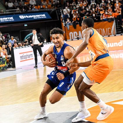 GER, BBL, ratiopharm ulm vs ALBA Berlin 21 11 2021, ratiopharm arena, Neu Ulm, GER, BBL, ratiopharm ulm vs ALBA Berlin, pictured Maodo Lo Berlin, 0 , Semaj Christon Ulm, 0 nordphotoxGmbHx xHafner nph00200