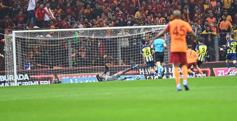 Kerem Akturkoglu of Galatasaray and Goalkeeper Berke Ozer of Fenerbahce during the Turkish super league big derby match between Galatasaray and Fenerbahce at NEF stadium in Istanbul , Turkey on November 21, 2021. 