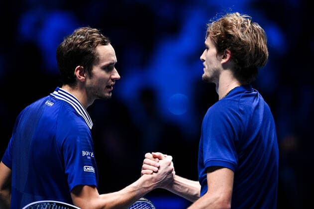 Italy Tennis ATP, Tennis Herren Finals 6701438 21.11.2021 Germany s Alexander Zverev, right, and Russia s Daniil Medvedev shake hands after their singles final match of the ATP Finals at the Pala Alpitour venue in Turin, Italy. Alexey Filippov Sputnik Turin Italy  Copyright: xAlexeyxFilippovx