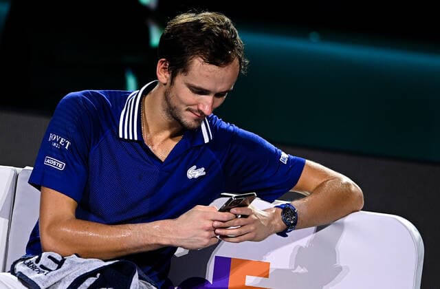 Italy Tennis ATP, Tennis Herren Finals 6701452 21.11.2021 Russia s Daniil Medvedev uses his mobile phone after the singles final match of the ATP Finals against Germany s Alexander Zverev at the Pala Alpitour venue in Turin, Italy. Alexey Filippov Sputnik Turin Italy  Copyright: xAlexeyxFilippovx