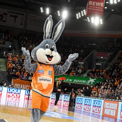 GER, BBL, ratiopharm ulm vs ALBA Berlin 21 11 2021, ratiopharm arena, Neu Ulm, GER, BBL, ratiopharm ulm vs ALBA Berlin, in the picture the Ulm mascot Spass nordphotoxGmbHx xHafner nph00200