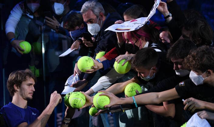 Italy Tennis ATP, Tennis Herren Finals 6701511 21.11.2021 Germany s Alexander Zverev, who won the singles final tennis match of the ATP Finals against Russia s Daniil Medvedev, leaves autographs after the award ceremony at the Pala Alpitour venue in Turin, Italy. Alexey Filippov Sputnik Turin Italy  Copyright: xAlexeyxFilippovx
