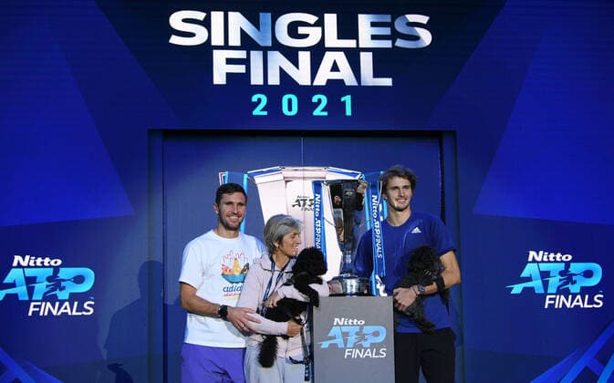 Italy Tennis ATP, Tennis Herren Finals 6701515 21.11.2021 Germany s Alexander Zverev poses with his mother and brother during an award ceremony for the singles final match of the ATP Finals against Russia s Daniil Medvedev at the Pala Alpitour venue in Turin, Italy. Alexey Filippov Sputnik Turin Italy  Copyright: xAlexeyxFilippovx