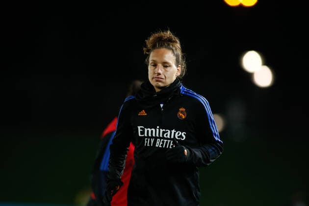 November 21, 2021, VALDEBEBAS, MADRID, SPAIN: Babett Peter of Real Madrid warms up during the spanish women league, Primera Iberdrola, football match played between Real Madrid and Alaves Gloriosas at Alfredo di Stefano stadium on November 21, 2021, in Valdebebas, Madrid, Spain. VALDEBEBAS SPAIN - ZUMAa181 20211121_zaa_a181_175 Copyright: xOscarxJ.xBarrosox