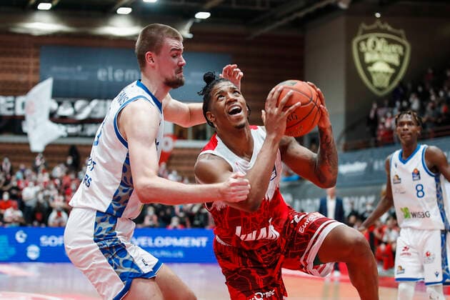 GER, Würzburg, s Oliver Arena, 21 11 2021, emspor, emonline, despor, deonline, s Oliver Wuerzburg vs Fraport Skyliners Frankfurt, easyCredit BBL, Matchday 8 Image v l Matt Haarms Fraport Skyliners Frankfurt vs Desi Rodriguez s Oliver Wuerzburg. Copyright: HMBxMedia JulienxBecker