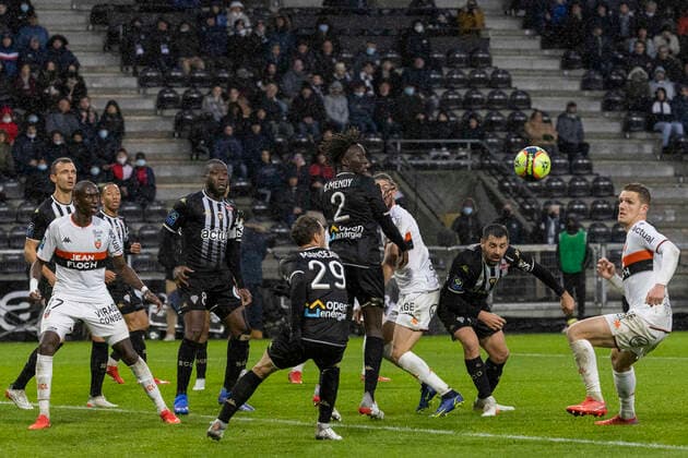 FOOTBALL : ANGERS SCO - FC LORIENT (Ligue 1 UberEats - J14) 21 11 2021 a Angers. FOOTBALL : Angers SCO vs FC Lorient - Ligue1 uber eats - 21 11 2021 JeremiasGonzalez Panoramic 